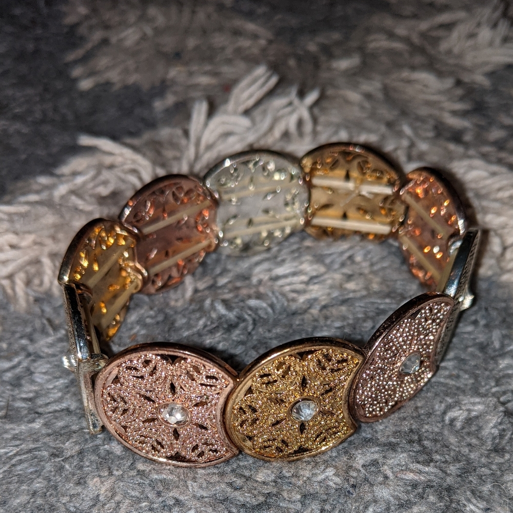 LC circle bracelet